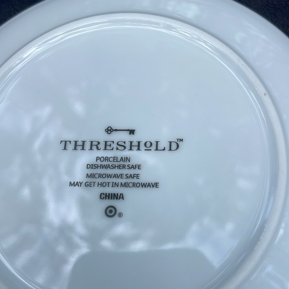 Threshold - 4 Porcelain Dinnerware Dish Plate Set Dish NWOT - Picture 6 of 7